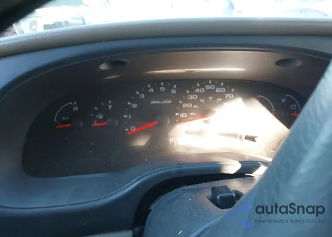 2004 Ford E-350 Super Duty Chateau/Xl/Xlt из США, поврежденный, VIN 1FBNE31L14HB52625